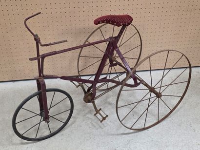 Tricycle d'enfant des années 1920.
H: 71...