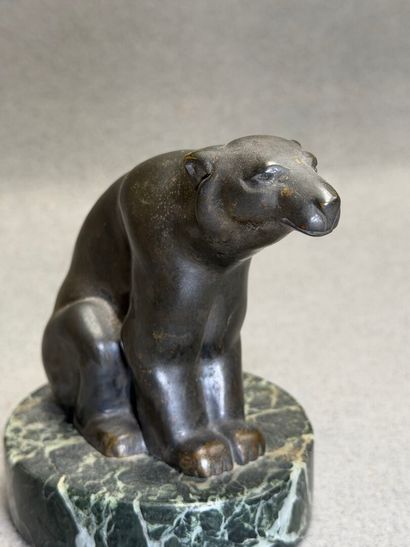 Ours polaire, 
Epreuve en bronze patiné sur...