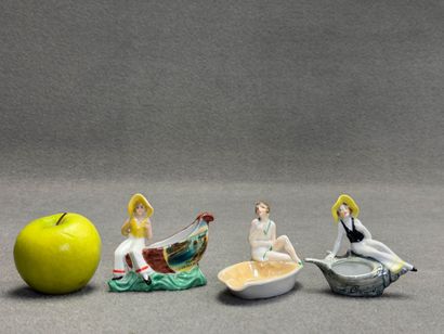 Ensemble de trois petits vide-poche en porcelaine.
H:...