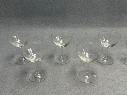 Partie de service de verres: 
-6 verres à...