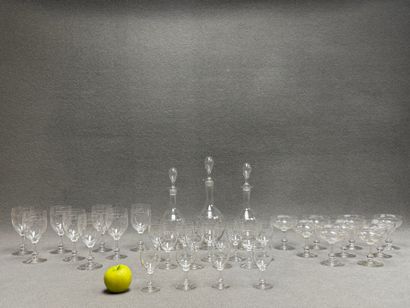 Partie de service de verres en cristal: 
-9...