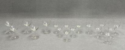 Partie de service de verres: 
-6 verres à...
