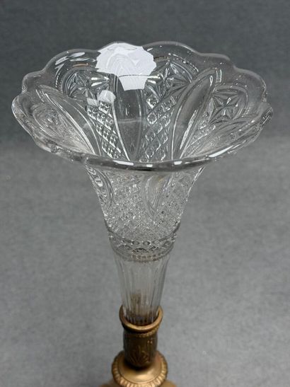Vase cornet monture en régule
H. :34 cm.