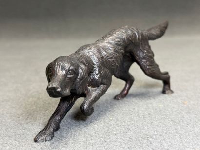 Chien de chasse 
Epreuve en bronze à patine...