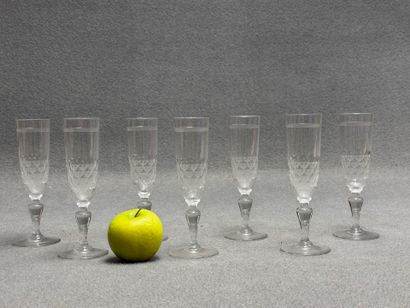 Baccarat. 
Sept flutes en cristal. 
H. :18...