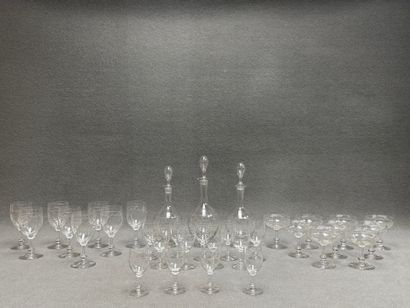 Partie de service de verres en cristal: 
-9...