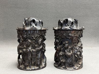 Paire de pot couverts en bois sculpté. 
H....