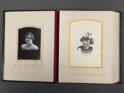 Album de photographies avec de nombreuses...