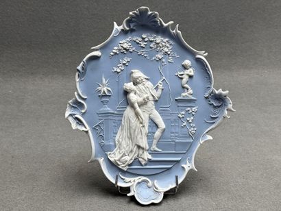 DRESDE
Plaque à décor de scène galante en...