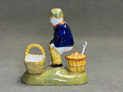 Salière poivrière, moutardier en faïence
H....