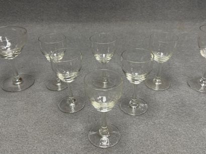 Partie de service de verres: 
-6 verres à...