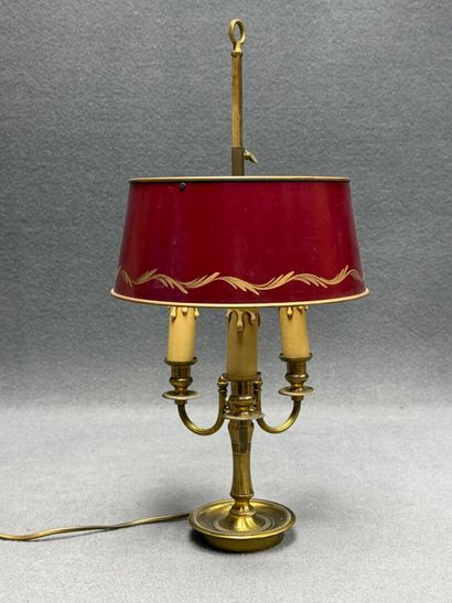 Lampe bouillotte à trois lumières. 
H. :53...