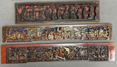 Lot de panneaux en bois sculpté et laqué...