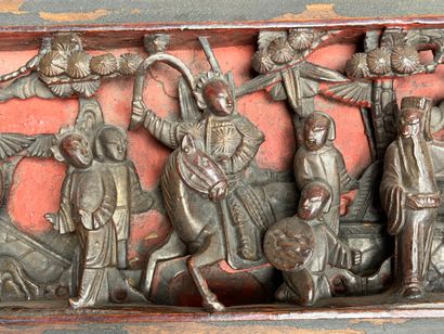 Lot de panneaux en bois sculpté et laqué...