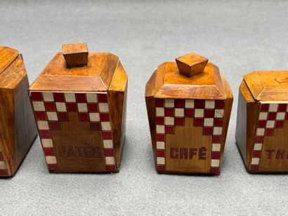 Serie de pots à épices en bois
Début XX°
Manque...