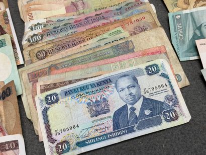 Lot de billets de banque
- 7 billets de Dix...