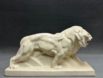 Lion marchant.
Sujet en céramique craquelée.
25...