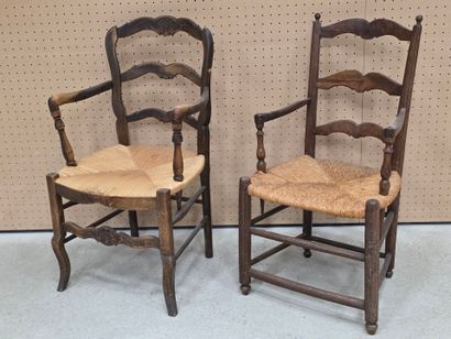 Deux fauteuils paillés
H.90cm, assises 4...