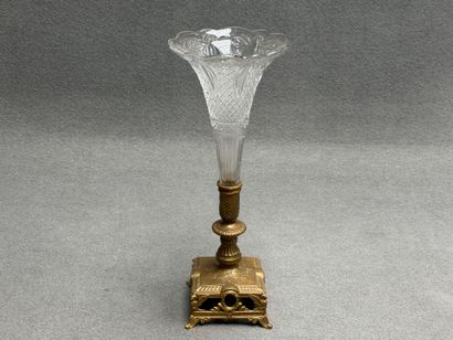 Vase cornet monture en régule
H. :34 cm.