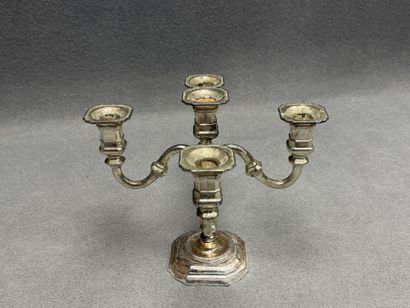 Paire de bougeoirs à cinq lumières en métal...