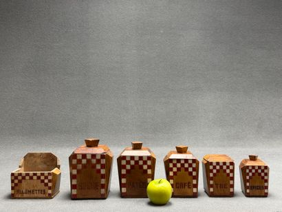 Serie de pots à épices en bois
Début XX°
Manque...