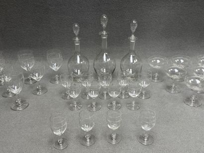 Partie de service de verres en cristal: 
-9...