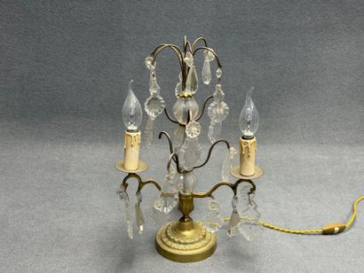 Girandole à trois lumières à pampilles. 
H....