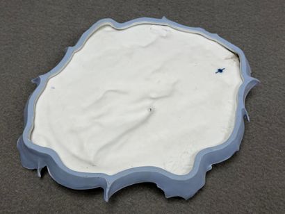 DRESDE
Plaque à décor de scène galante en...