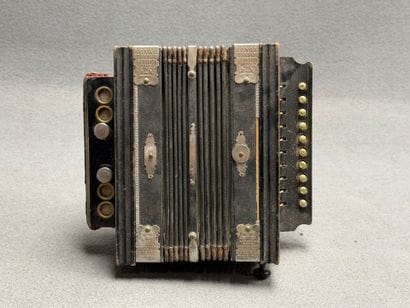 ROYAL STANDARD. 
Accordéon. 
26 x 26 x 13...