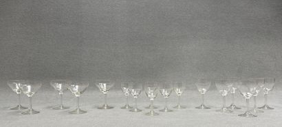 Partie de service de verres: 
-6 verres à...
