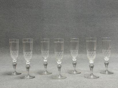 Baccarat. 
Sept flutes en cristal. 
H. :18...