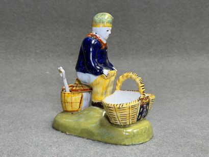 Salière poivrière, moutardier en faïence
H....