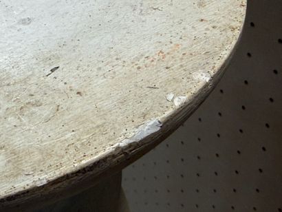 Colonne torsadée en plâtre. 
H. :106 cm....