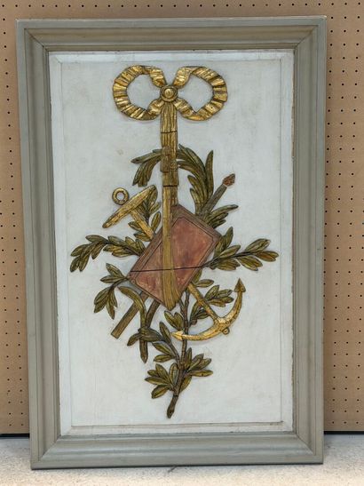 Panneau en bois sculpté et laqué à décor...