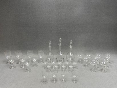 Partie de service de verres en cristal: 
-9...