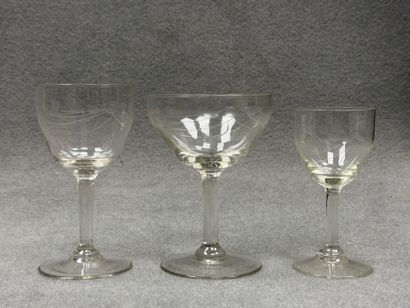 Partie de service de verres: 
-6 verres à...