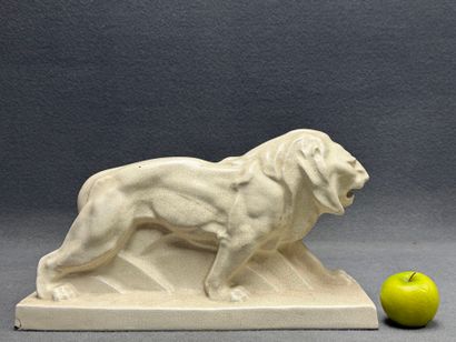 Lion marchant.
Sujet en céramique craquelée.
25...