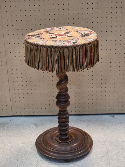 Guéridon de style Louis XIII
75 x 41 cm