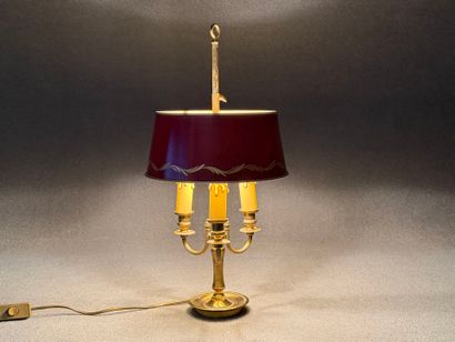 Lampe bouillotte à trois lumières. 
H. :53...