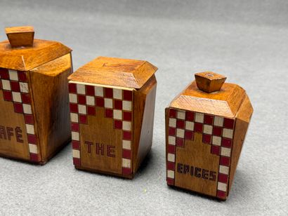 Serie de pots à épices en bois
Début XX°
Manque...