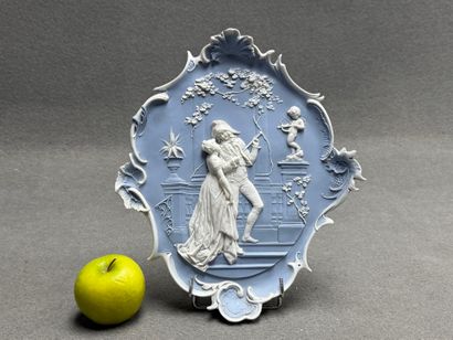 DRESDE
Plaque à décor de scène galante en...