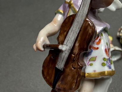 ALLEMAGNE vers 1900 d'après MEISSEN
Six enfants...