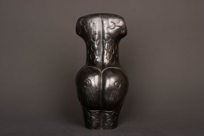 French school, 1990's.
Woman's bust 
Bronze...