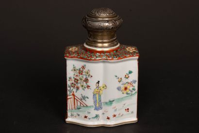 Earthenware bottle decorated with a Chinese...