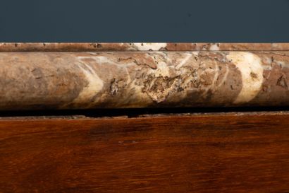 Chest of drawers in frieze, marble top, opening...