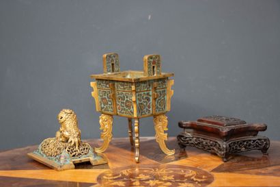 CHINA - Covered fang ding incense burner...