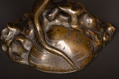 Japan early XX°:
Bronze stand with damascened...