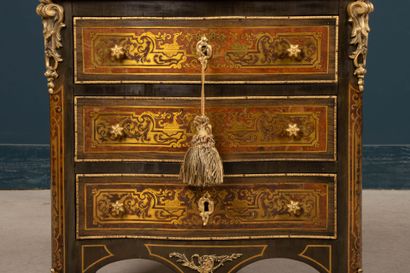 Amaranth veneered child's chest of drawers,...