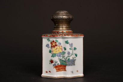 Earthenware bottle decorated with a Chinese...