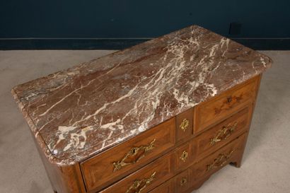 Chest of drawers in frieze, marble top, opening...